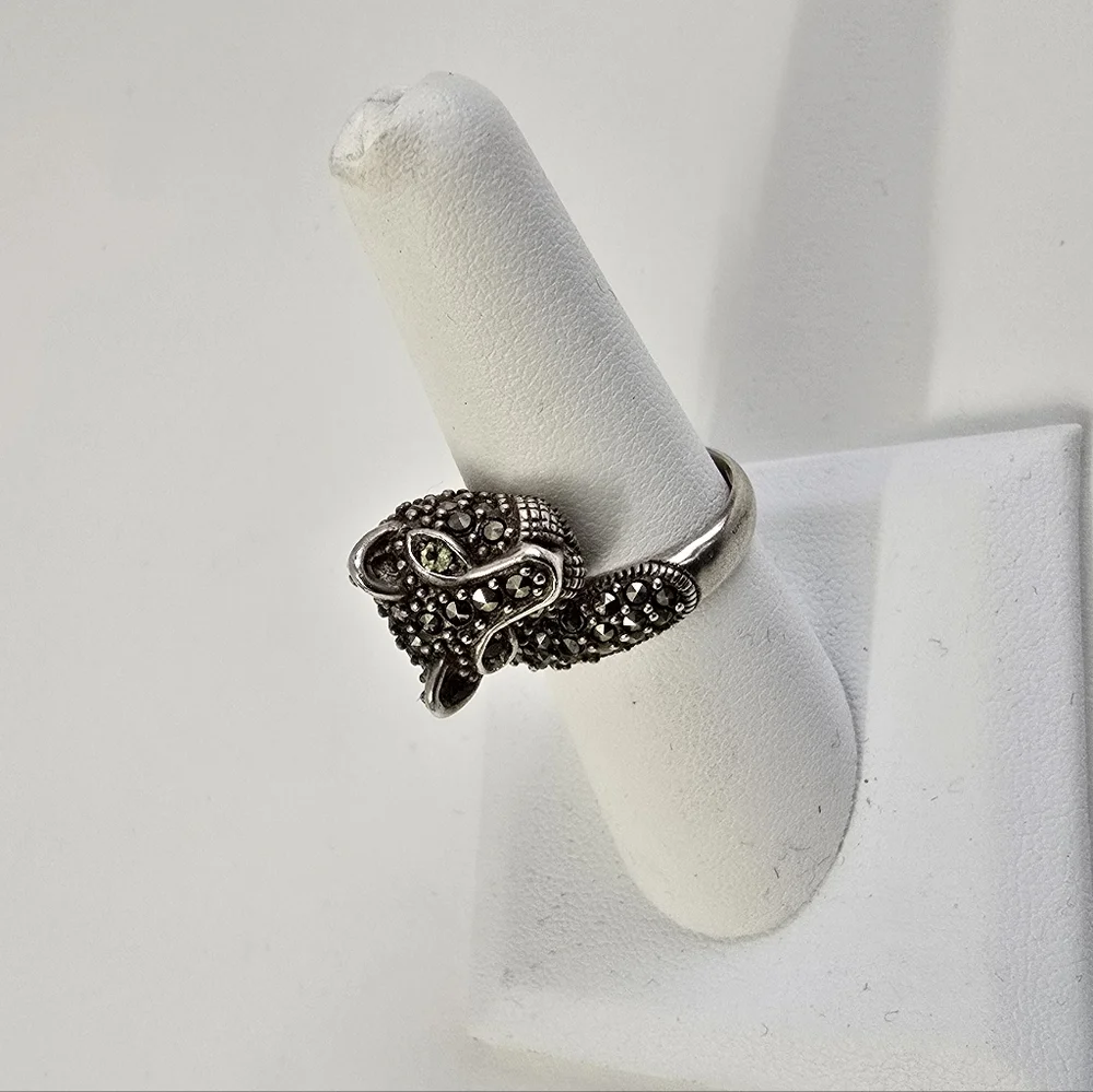 Elegant Sterling Silver 925 Panther Ring